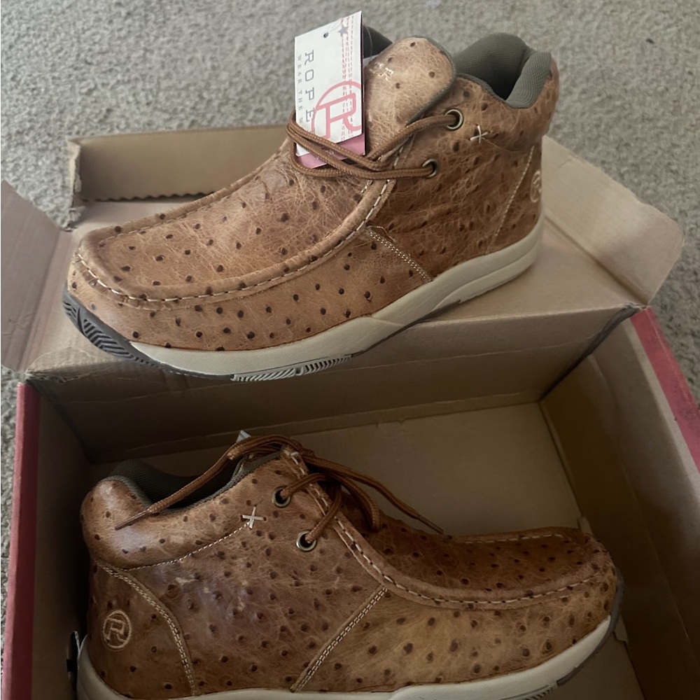 Cavendars boy shoes size 8.5